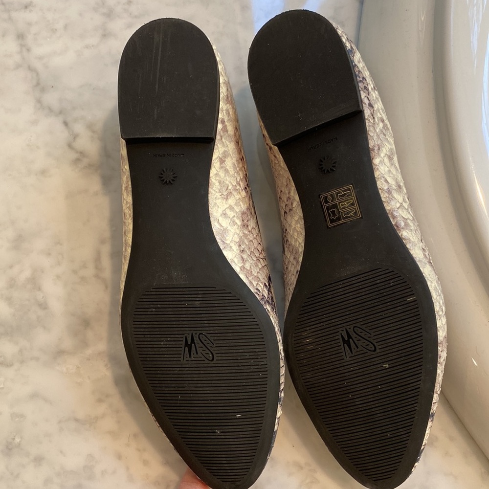 Stuart Weitzman Black and Cream Snake Print Flats - Picture 2 of 8